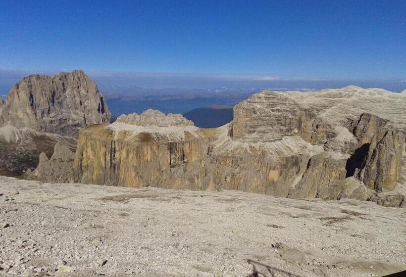 ホテル Pordoi   Fam Furgler