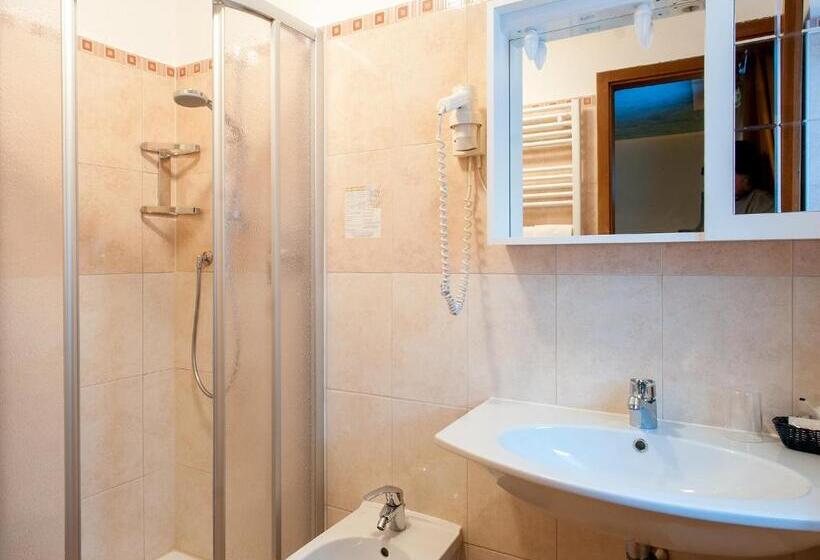 ホテル Pordoi   Fam Furgler