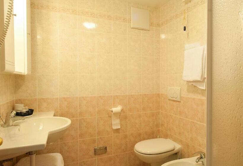 ホテル Pordoi   Fam Furgler