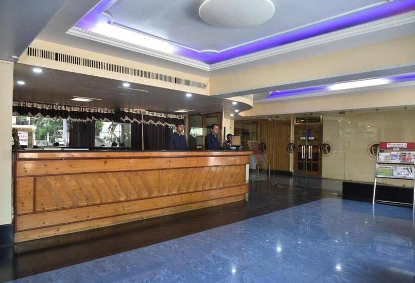 בית מלון כפרי Rajhans International