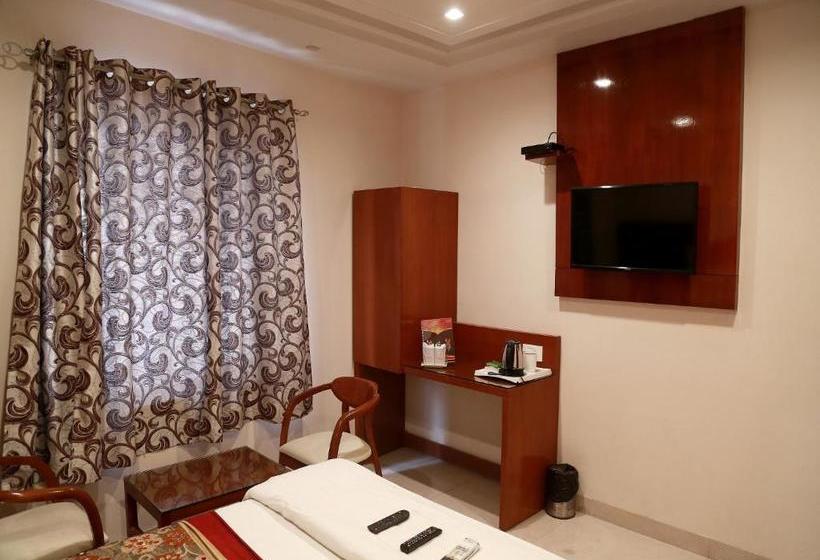 فندق Plaza Saphire At New Delhi Railway Station