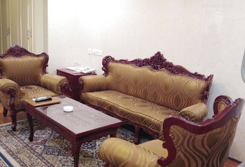 בית מלון כפרי Mourya Lords Inn, Kurnool