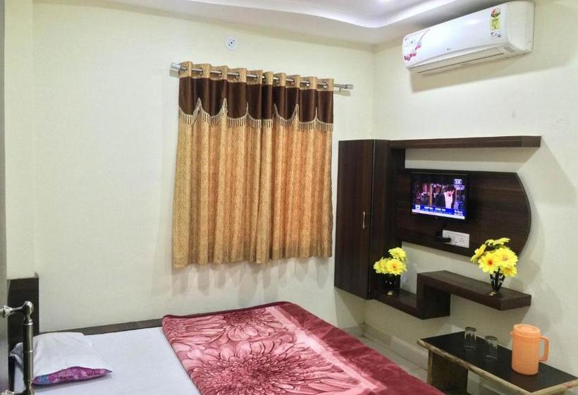 Отель Vrandavan Palace Near Mahakal Temple