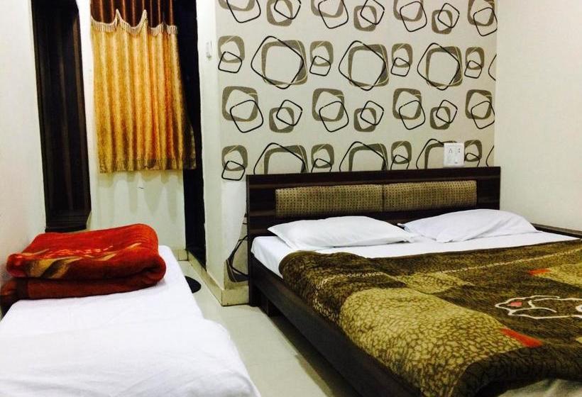 Отель Vrandavan Palace Near Mahakal Temple