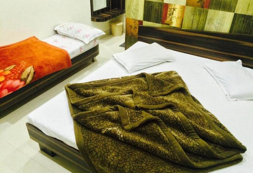 Отель Vrandavan Palace Near Mahakal Temple