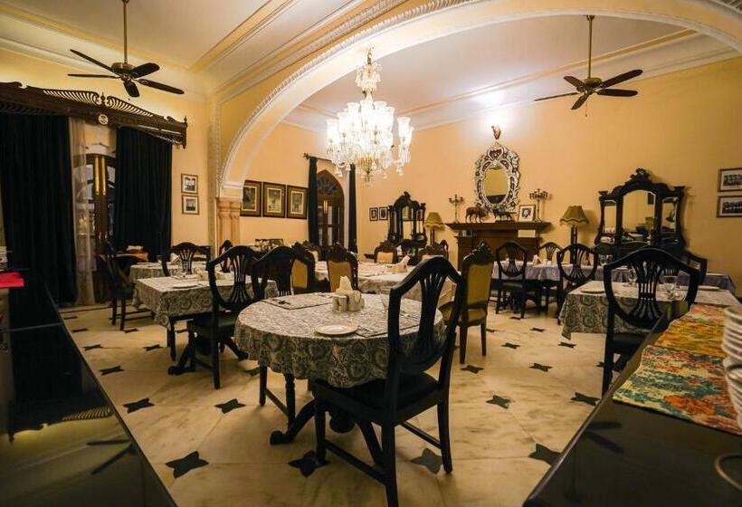منتجع Khas Bagh