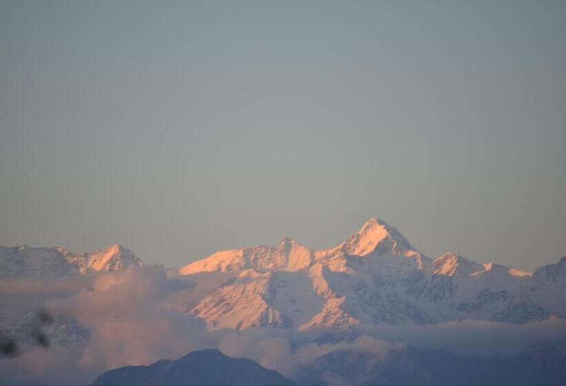 리조트 The Hermitage Kanatal