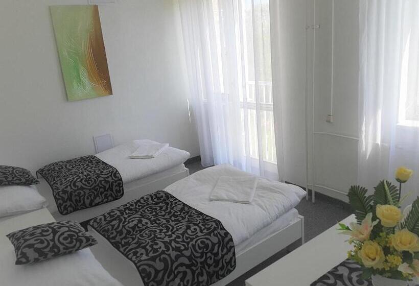 הוסטל Ubytovna Kubra