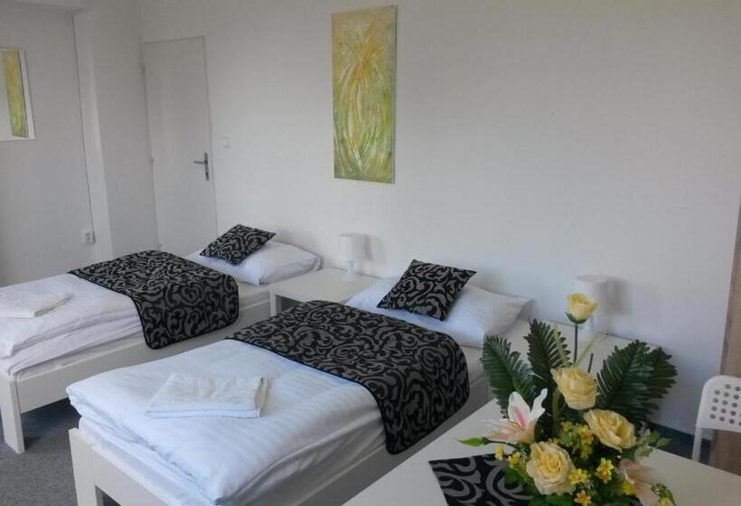 הוסטל Ubytovna Kubra