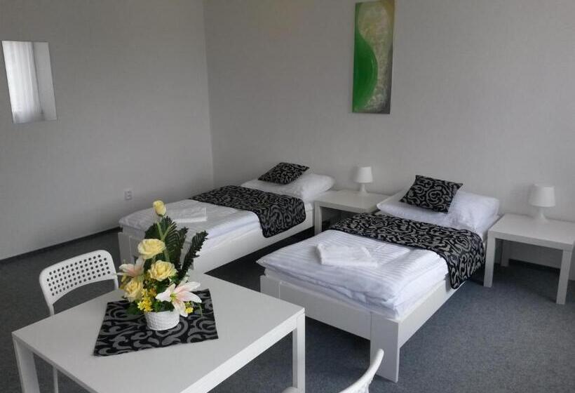 הוסטל Ubytovna Kubra