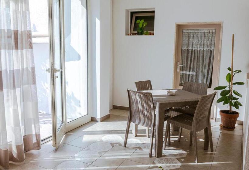 مبيت وإفطار A Due Passi Dal Centro