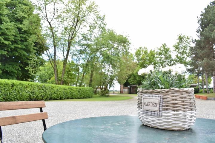 مبيت وإفطار Tenuta Ajrale