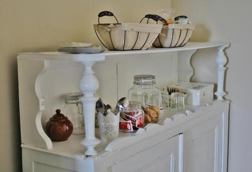 مبيت وإفطار Tenuta Ajrale