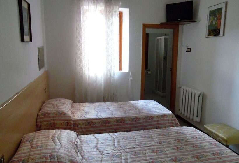 호텔 Albergo Ristorante La Torretta