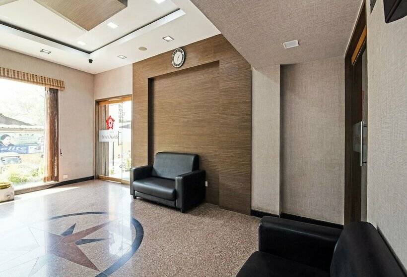 Capital O 11563 Hotel Shiva Grand Inn