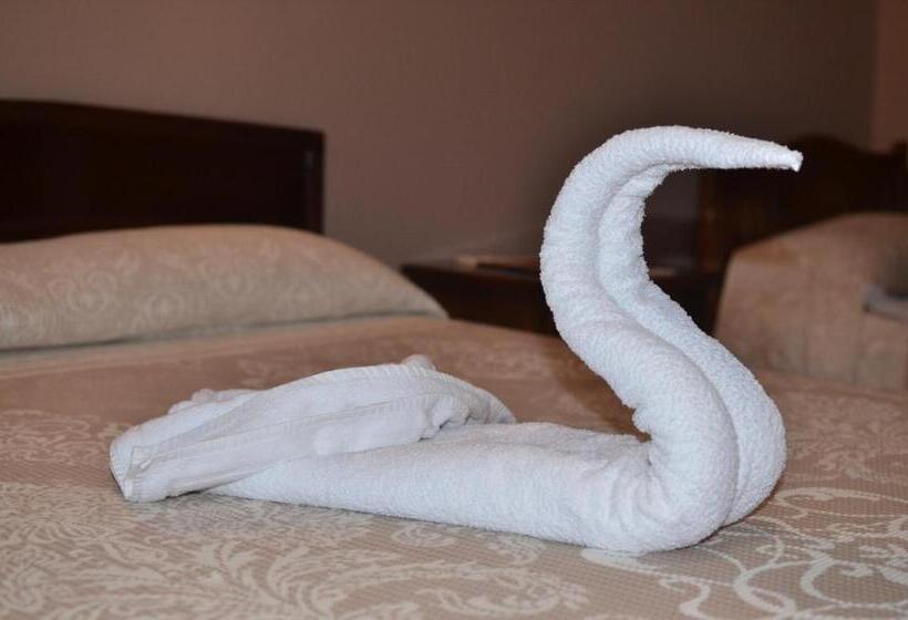 هتل Real Scampis