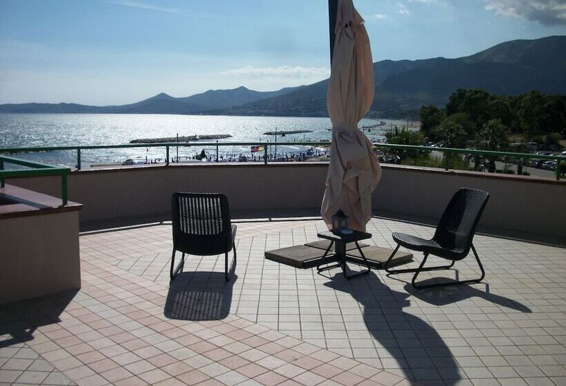 ホテル Tirreno Formia