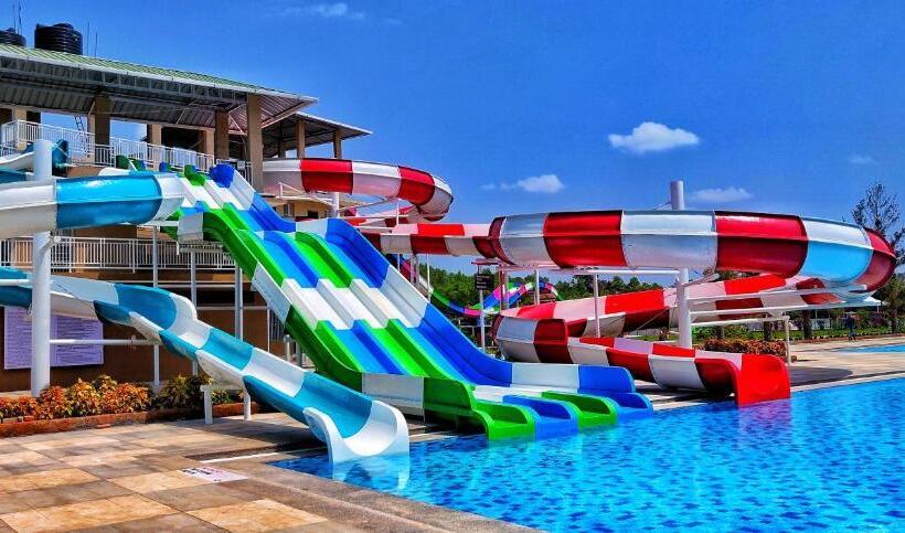 Uva Meridian Bay Resort & Spa
