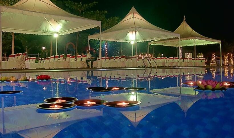 Uva Meridian Bay Resort & Spa