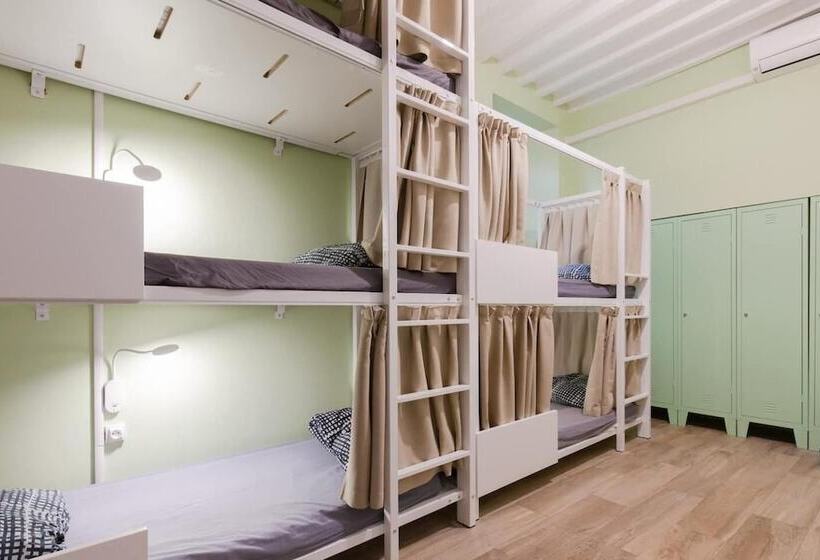 فندق صغير Backpackers House Antibes