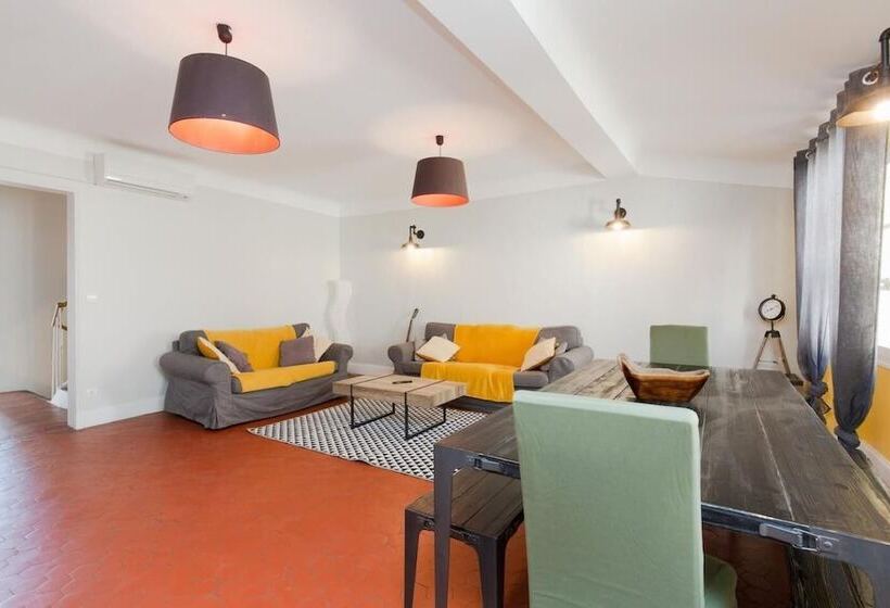 فندق صغير Backpackers House Antibes
