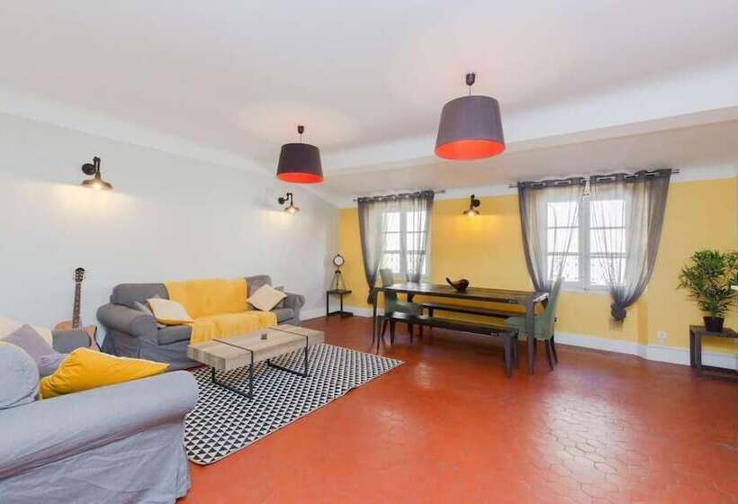 فندق صغير Backpackers House Antibes
