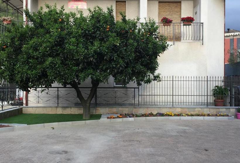 مبيت وإفطار Gli Agrumi