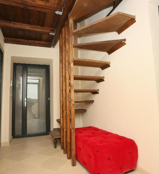 مبيت وإفطار Villa Lucrezio Resort