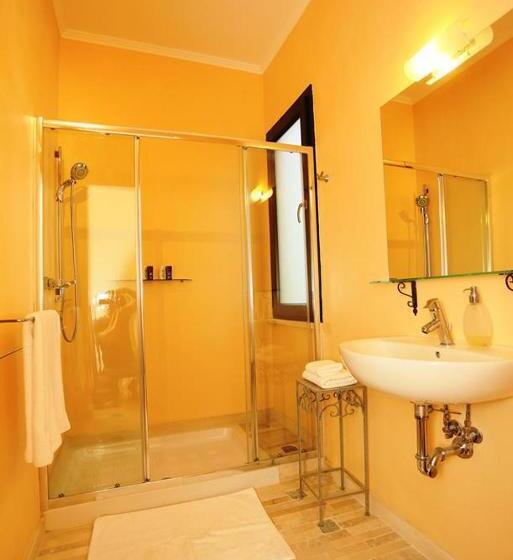 مبيت وإفطار Villa Lucrezio Resort