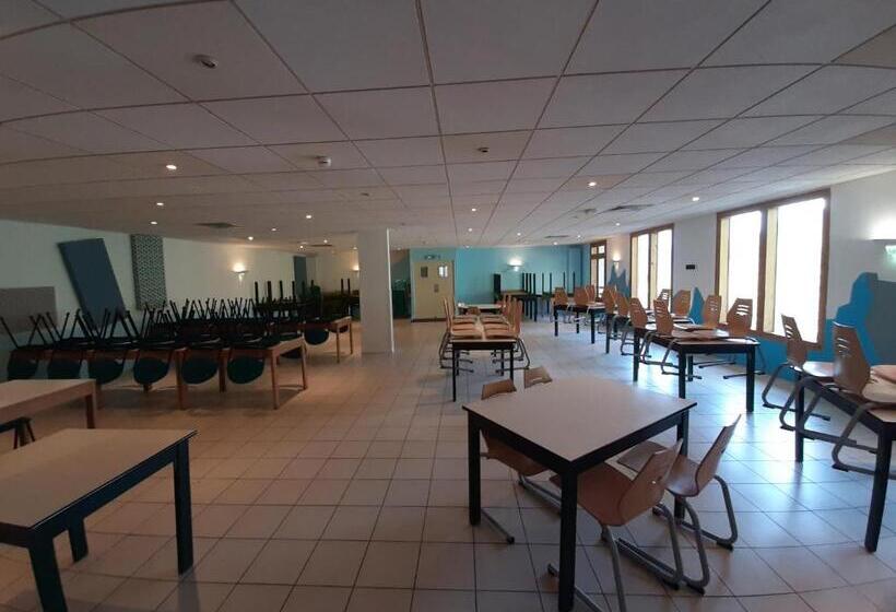 Отель Centre De Vacances Le Hameau Rollot