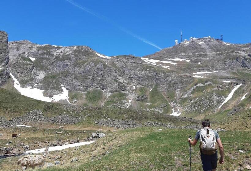 Отель Centre De Vacances Le Hameau Rollot