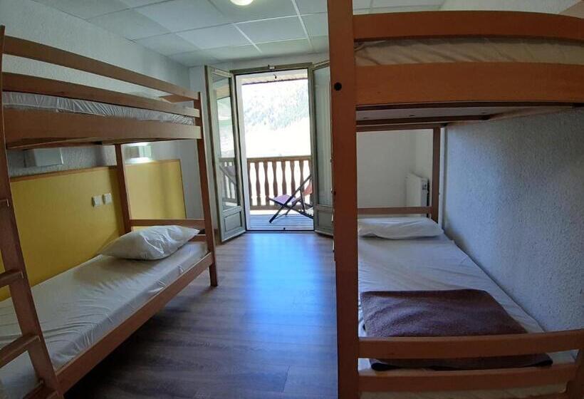 Отель Centre De Vacances Le Hameau Rollot