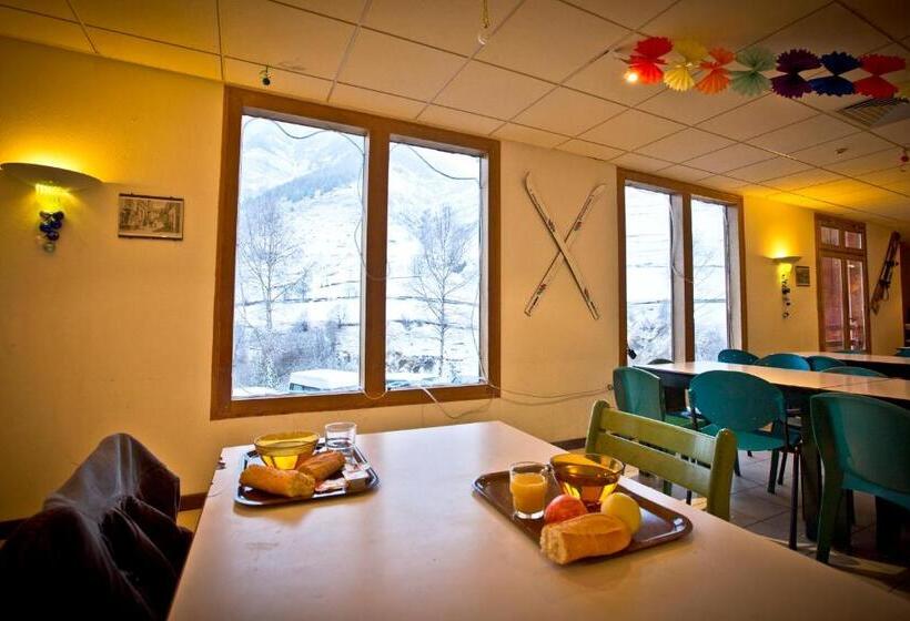 Отель Centre De Vacances Le Hameau Rollot