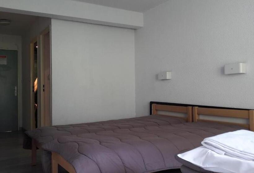 Отель Centre De Vacances Le Hameau Rollot