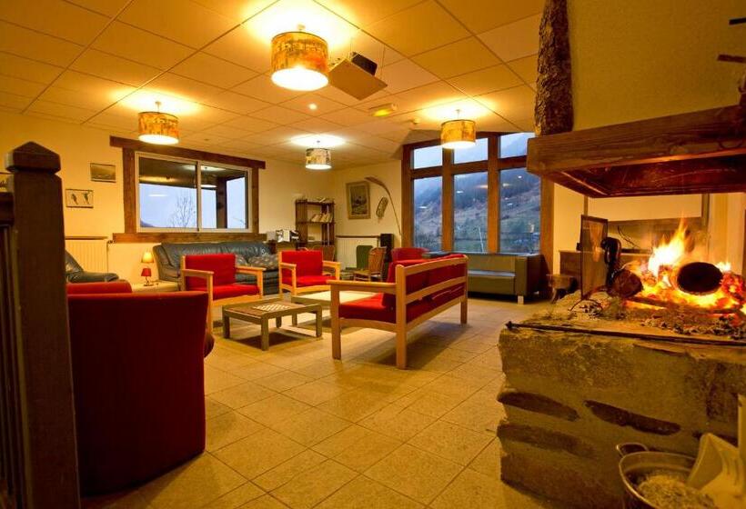 Отель Centre De Vacances Le Hameau Rollot