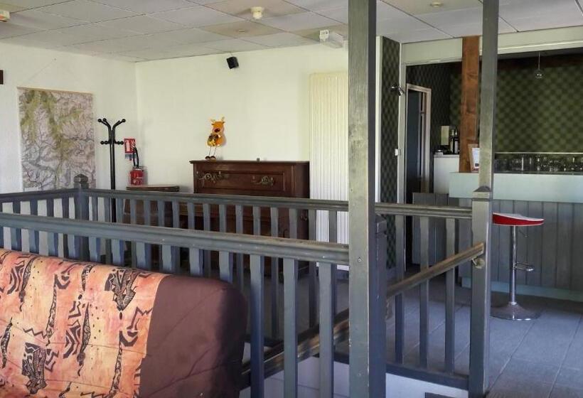 Отель Centre De Vacances Le Hameau Rollot