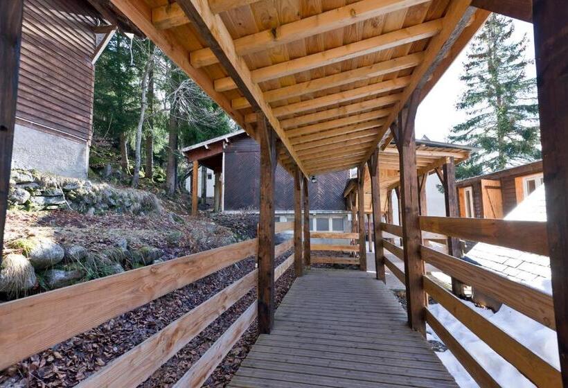 Отель Centre De Vacances Le Hameau Rollot