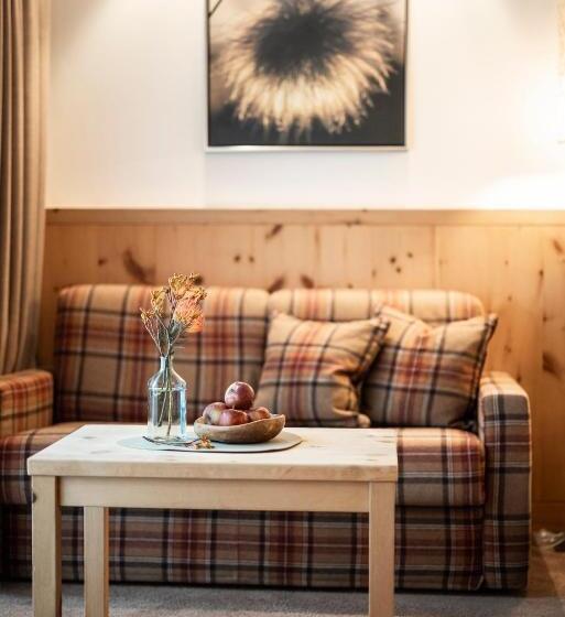 Отель Der Mesnerwirt   4 Superior   Meran 2000