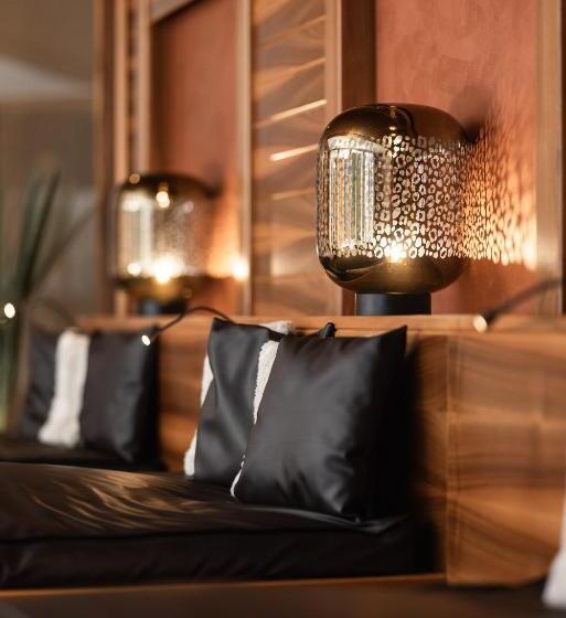 Отель Der Mesnerwirt   4 Superior   Meran 2000