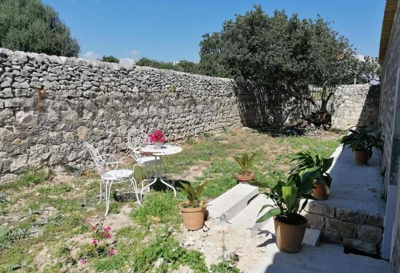Il Baglio Di Kharrub Rural Guest House