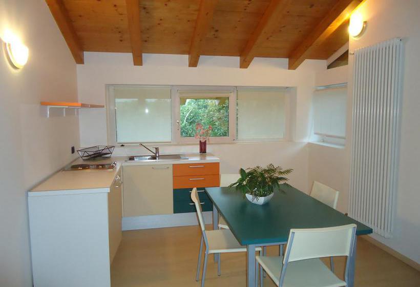 مبيت وإفطار Agritur Deromedi