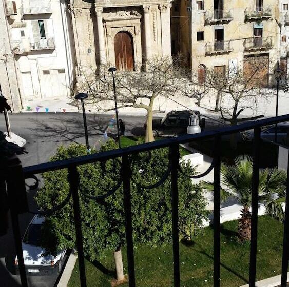 تختخواب و صبحانه Casa Natia