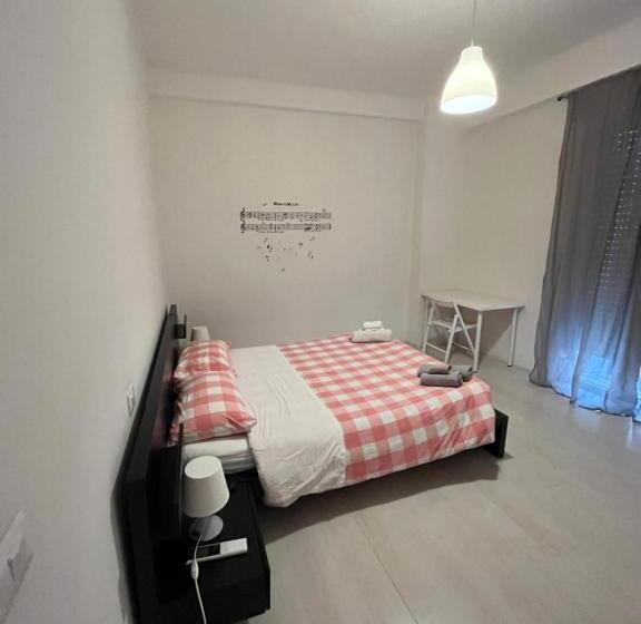 تختخواب و صبحانه Il Guasco Rooms