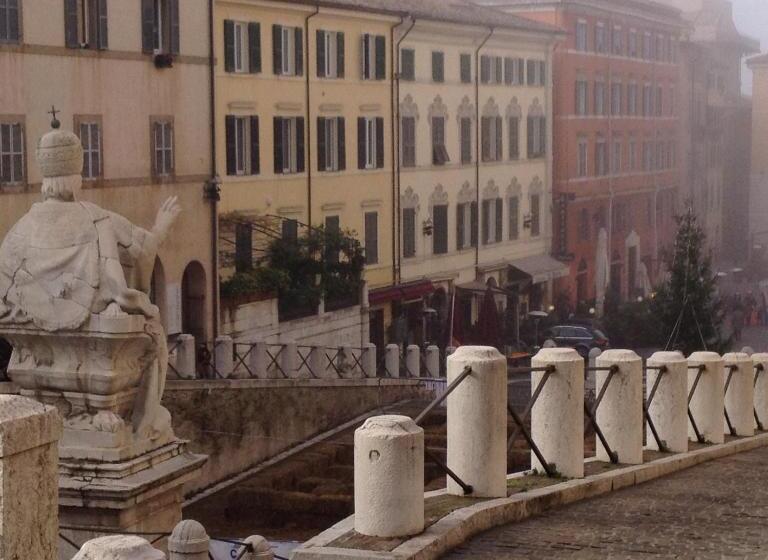 تختخواب و صبحانه Il Guasco Rooms