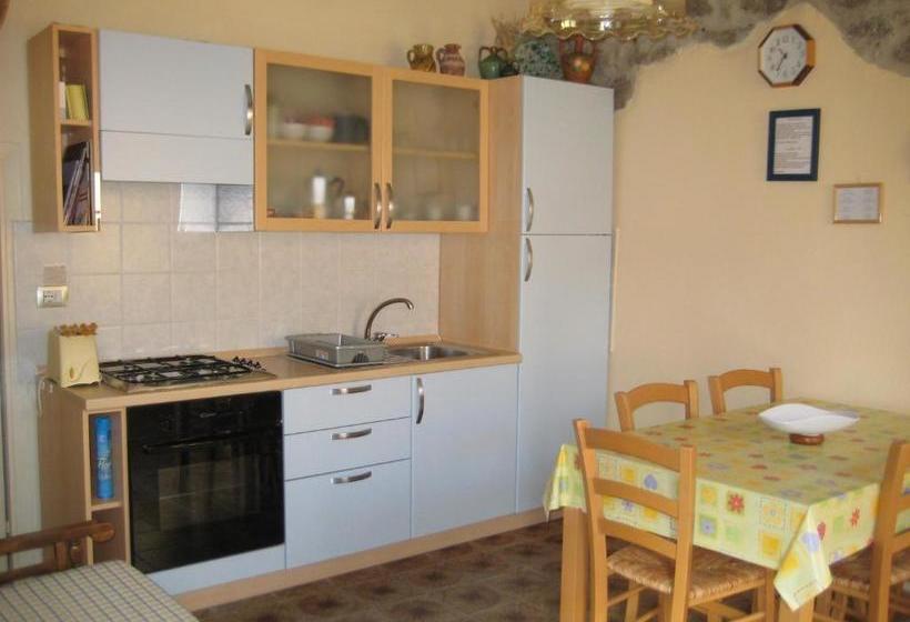 تختخواب و صبحانه Sa Domo De Minnanna