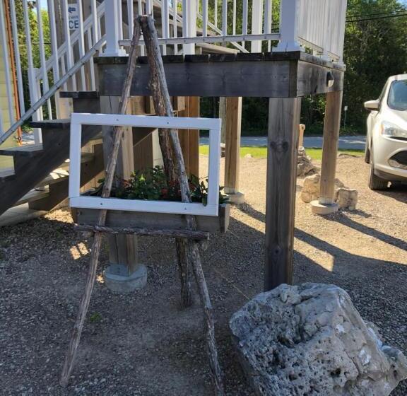 Escarpment Heights Motel