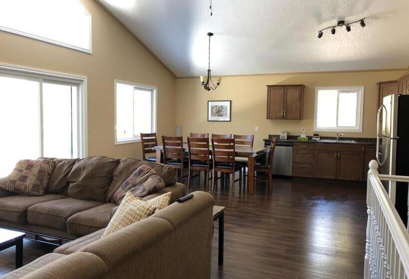 Escarpment Heights Motel