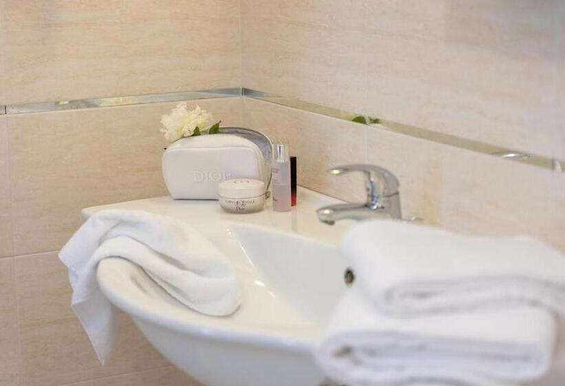 ホテル Adriatica Con Piscina