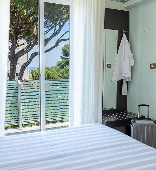 ホテル Adriatica Con Piscina