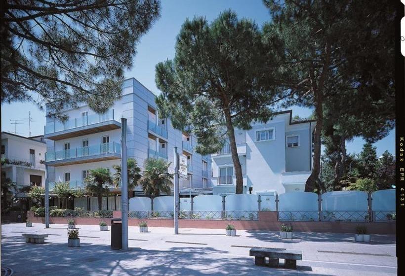 هتل Adriatica Con Piscina   Palariccione